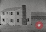 Immagine di Funzionamento casa Cue esplode Nevada United States USA, 1955, secondo 6 filmato di repertorio 65675063887