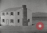Immagine di Funzionamento casa Cue esplode Nevada United States USA, 1955, secondo 7 filmato di repertorio 65675063887