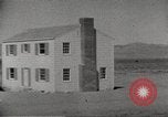 Immagine di Funzionamento casa Cue esplode Nevada United States USA, 1955, secondo 8 filmato di repertorio 65675063887