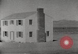 Immagine di Funzionamento casa Cue esplode Nevada United States USA, 1955, secondo 9 filmato di repertorio 65675063887