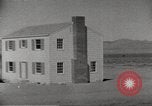 Immagine di Funzionamento casa Cue esplode Nevada United States USA, 1955, secondo 12 filmato di repertorio 65675063887