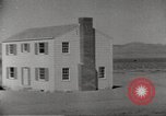 Immagine di Funzionamento casa Cue esplode Nevada United States USA, 1955, secondo 13 filmato di repertorio 65675063887