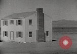 Immagine di Funzionamento casa Cue esplode Nevada United States USA, 1955, secondo 15 filmato di repertorio 65675063887