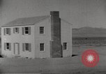 Immagine di Funzionamento casa Cue esplode Nevada United States USA, 1955, secondo 16 filmato di repertorio 65675063887
