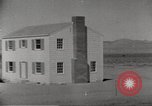 Immagine di Funzionamento casa Cue esplode Nevada United States USA, 1955, secondo 19 filmato di repertorio 65675063887