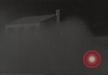 Immagine di Funzionamento casa Cue esplode Nevada United States USA, 1955, secondo 28 filmato di repertorio 65675063887