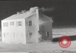 Immagine di Funzionamento casa Cue esplode Nevada United States USA, 1955, secondo 47 filmato di repertorio 65675063887
