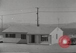Immagine di Funzionamento casa Cue e manichino blast Nevada United States USA, 1955, secondo 12 filmato di repertorio 65675063888