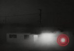 Immagine di Funzionamento casa Cue e manichino blast Nevada United States USA, 1955, secondo 28 filmato di repertorio 65675063888