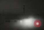 Immagine di Funzionamento casa Cue e manichino blast Nevada United States USA, 1955, secondo 29 filmato di repertorio 65675063888
