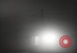 Immagine di Funzionamento casa Cue e manichino blast Nevada United States USA, 1955, secondo 53 filmato di repertorio 65675063888