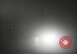 Immagine di Funzionamento casa Cue e manichino blast Nevada United States USA, 1955, secondo 56 filmato di repertorio 65675063888
