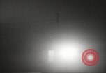 Immagine di Funzionamento casa Cue e manichino blast Nevada United States USA, 1955, secondo 58 filmato di repertorio 65675063888
