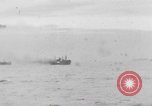 Image Navire de guerre des canons navals la nuit de tir Philippines, 1945, de la seconde 5 séquences d'archives historiques vidéo 65675063915