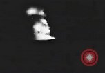 Image Navire de guerre des canons navals la nuit de tir Philippines, 1945, de la seconde 46 séquences d'archives historiques vidéo 65675063915