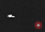 Image Navire de guerre des canons navals la nuit de tir Philippines, 1945, de la seconde 48 séquences d'archives historiques vidéo 65675063915