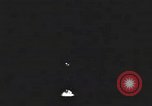 Image Navire de guerre des canons navals la nuit de tir Philippines, 1945, de la seconde 54 séquences d'archives historiques vidéo 65675063915