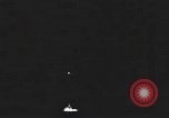Image Navire de guerre des canons navals la nuit de tir Philippines, 1945, de la seconde 55 séquences d'archives historiques vidéo 65675063915