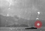 Immagine di Shell da pistole NEGLI STATI UNITI esplode Filippine, 1945, secondo 1 filmato di repertorio 65675063919