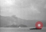 Immagine di Shell da pistole NEGLI STATI UNITI esplode Filippine, 1945, secondo 6 filmato di repertorio 65675063919