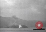 Immagine di Shell da pistole NEGLI STATI UNITI esplode Filippine, 1945, secondo 8 filmato di repertorio 65675063919