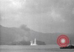 Immagine di Shell da pistole NEGLI STATI UNITI esplode Filippine, 1945, secondo 11 filmato di repertorio 65675063919
