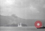 Immagine di Shell da pistole NEGLI STATI UNITI esplode Filippine, 1945, secondo 12 filmato di repertorio 65675063919