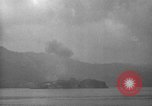 Immagine di Shell da pistole NEGLI STATI UNITI esplode Filippine, 1945, secondo 15 filmato di repertorio 65675063919