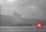 Immagine di Shell da pistole NEGLI STATI UNITI esplode Filippine, 1945, secondo 19 filmato di repertorio 65675063919