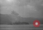 Immagine di Shell da pistole NEGLI STATI UNITI esplode Filippine, 1945, secondo 23 filmato di repertorio 65675063919