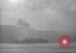 Immagine di Shell da pistole NEGLI STATI UNITI esplode Filippine, 1945, secondo 26 filmato di repertorio 65675063919