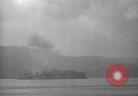 Immagine di Shell da pistole NEGLI STATI UNITI esplode Filippine, 1945, secondo 27 filmato di repertorio 65675063919