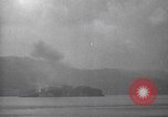 Immagine di Shell da pistole NEGLI STATI UNITI esplode Filippine, 1945, secondo 28 filmato di repertorio 65675063919