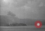 Immagine di Shell da pistole NEGLI STATI UNITI esplode Filippine, 1945, secondo 30 filmato di repertorio 65675063919