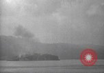 Immagine di Shell da pistole NEGLI STATI UNITI esplode Filippine, 1945, secondo 32 filmato di repertorio 65675063919