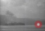 Immagine di Shell da pistole NEGLI STATI UNITI esplode Filippine, 1945, secondo 33 filmato di repertorio 65675063919