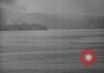 Immagine di Shell da pistole NEGLI STATI UNITI esplode Filippine, 1945, secondo 36 filmato di repertorio 65675063919