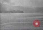 Immagine di Shell da pistole NEGLI STATI UNITI esplode Filippine, 1945, secondo 38 filmato di repertorio 65675063919