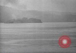 Immagine di Shell da pistole NEGLI STATI UNITI esplode Filippine, 1945, secondo 39 filmato di repertorio 65675063919