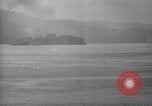 Immagine di Shell da pistole NEGLI STATI UNITI esplode Filippine, 1945, secondo 40 filmato di repertorio 65675063919