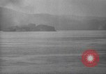 Immagine di Shell da pistole NEGLI STATI UNITI esplode Filippine, 1945, secondo 41 filmato di repertorio 65675063919