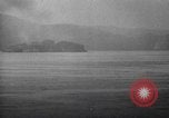 Immagine di Shell da pistole NEGLI STATI UNITI esplode Filippine, 1945, secondo 42 filmato di repertorio 65675063919