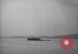 Immagine di Shell da pistole NEGLI STATI UNITI esplode Filippine, 1945, secondo 43 filmato di repertorio 65675063919