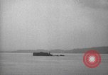 Immagine di Shell da pistole NEGLI STATI UNITI esplode Filippine, 1945, secondo 45 filmato di repertorio 65675063919