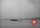 Immagine di Shell da pistole NEGLI STATI UNITI esplode Filippine, 1945, secondo 46 filmato di repertorio 65675063919