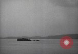 Immagine di Shell da pistole NEGLI STATI UNITI esplode Filippine, 1945, secondo 49 filmato di repertorio 65675063919