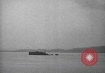 Immagine di Shell da pistole NEGLI STATI UNITI esplode Filippine, 1945, secondo 53 filmato di repertorio 65675063919