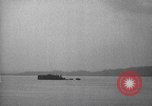 Immagine di Shell da pistole NEGLI STATI UNITI esplode Filippine, 1945, secondo 54 filmato di repertorio 65675063919