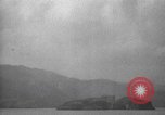 Immagine di Shell da pistole NEGLI STATI UNITI esplode Filippine, 1945, secondo 56 filmato di repertorio 65675063919