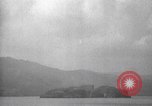 Immagine di Shell da pistole NEGLI STATI UNITI esplode Filippine, 1945, secondo 59 filmato di repertorio 65675063919